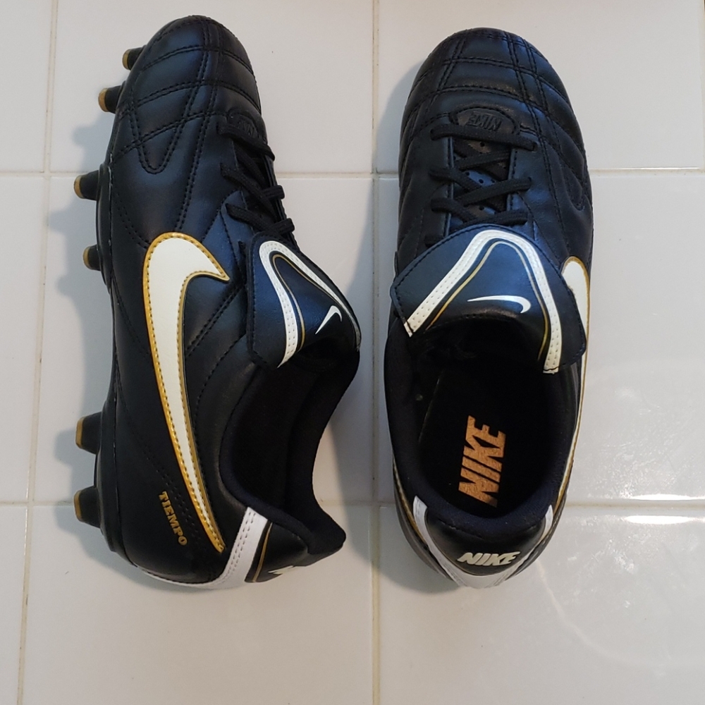 Boys Nike JR Tiempo Natural III FG size 3.5Y
